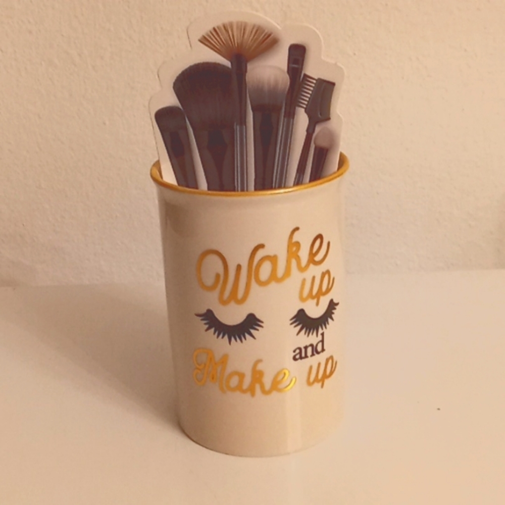 NEW Make up brush holder